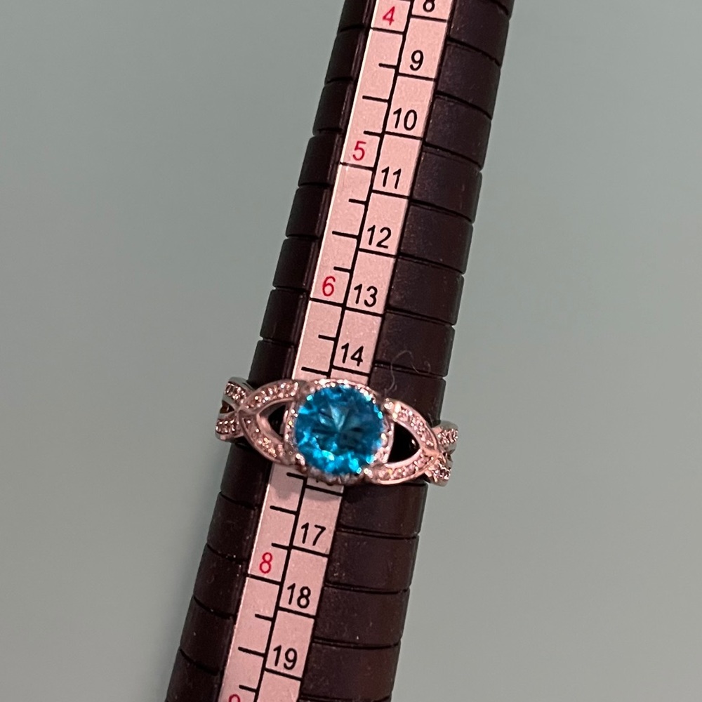 NWOT Beautiful Aquamarine Ring!